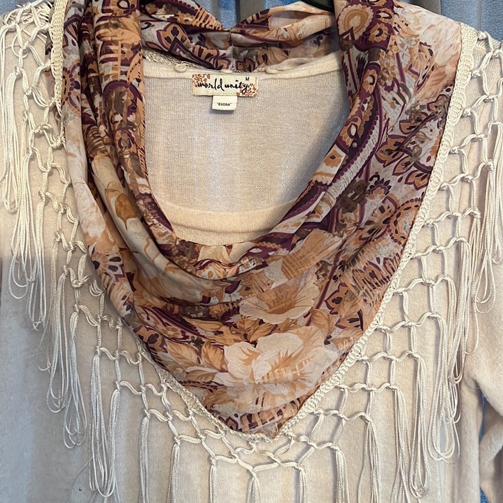 World Unity Woman’s sweater with Scarf - Picture 3 of 3